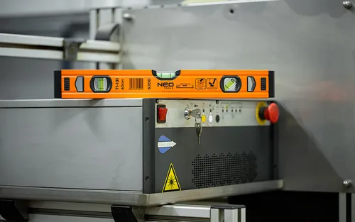 NEO TOOLS Aluminium-Wasserwaage gesicherte Libelle, m Genauigkeit | Wasserwaage Aluminium | 40 cm