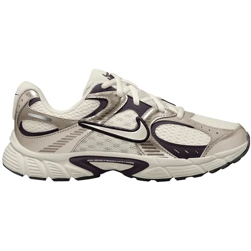 NIKE Kinder Freizeitschuhe V5 RNR (GS) - Stylische Kinder-Sneaker für Abenteuer im Alltag. Leicht und bequem dank Schaumstoff-Mittelsohle und atmungsaktivem Mesh-Obermaterial. Robust und mit toller Traktion für jedes Terrain.