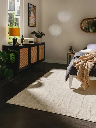 benuta Pop Kurzflor Teppich Junis Cream 120x170 cm - Moderner Kurzflor-Teppich für stilvolles Wohnen - Der benuta Pop Kurzflor Teppich vereint Eleganz und Funktionalität. Ideal für dein Wohnzimmer, sorgt er für Wärme und Gemütlichkeit und passt sich harmonisch deinem Einrichtungsstil an.