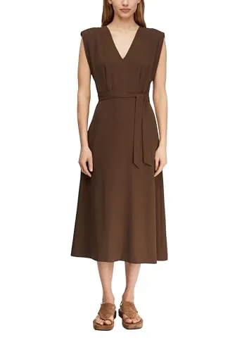 Comma Midikleid mit Taillengürtel und Schulterpolstern - Elegantes Midikleid mit Taillengürtel und verstärkten Schultern. Ideal für festliche Anlässe oder den Urlaub, bietet es eine entspannte Passform und modische Eingrifftaschen.