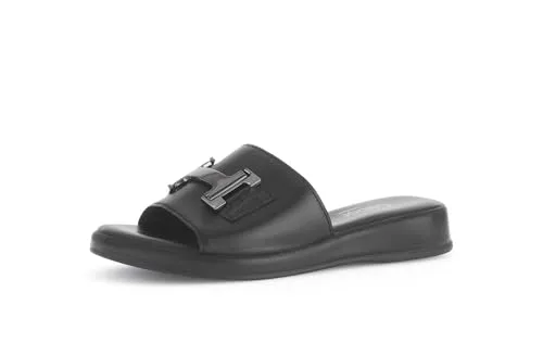Gabor Damen Pantoletten - Moderat breite Slipper für Komfort - Damen Slides in Schwarz mit Lack-Obermaterial, ideal für den Sommer. Flacher Absatz und weiche Microfaser-Innenausstattung sorgen für höchsten Tragekomfort.