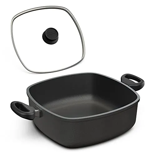 Hoffmann Schmorkasserolle 28x28 cm – Induktionsgeeignet & Made in Germany - Diese hochwertige Schmorpfanne mit exzellenten Antihafteigenschaften ermöglicht müheloses, fettfreies Kochen. Dank robustem Handguss und perfekter Wärmeverteilung erzielen Sie beste Ergebnisse. Ideal für alle Herdarten!