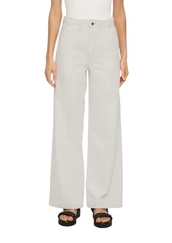 s.Oliver SURI Weite Jeans im Regular Fit - Die SURI Jeans kombiniert lässigen Wide Leg-Schnitt mit hohem Bund und bietet praktische Taschen sowie klassischen Komfort. Ideal für einen entspannten Alltag in stilvollem Design.