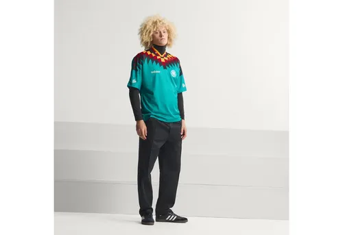 adidas Performance Fußballtrikot DFB AUSWÄRTSTRIKOT 1994 Gr. L - Hochwertiges Fußballtrikot aus 100% recyceltem Polyester, ideal für sportliche Aktivitäten. Mit geometrischem Design in Power Green – ein echter Blickfang auf dem Platz!