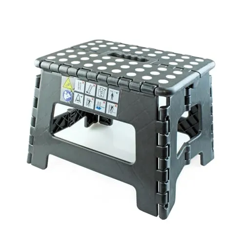 4DOOR Tritthocker Klapphocker - 22 cm hoch, bis zu 150 kg belastbar - Praktischer Tritthocker mit klappbarem Design für einfache Aufbewahrung. Belastbar bis 150 kg, ideal für Haushalt und Werkstatt. In elegantem Schwarz mit weißen Noppen.