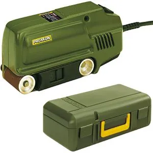 Proxxon Blockbandschleifer BBS/S - Kompakte Schleifmaschine - Schleifmaschinen für präzises Schleifen bis in die Ecken, ausgestattet mit starkem DC-Spezialmotor und werkzeuglosem Bandwechsel, ideal für Hobby und Handwerk.