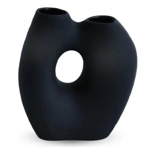 Cooee Design Dekovase Frodig Black - Skandinavische Dekovase von Catrine Åberg, die minimalistisches Design mit einem besonderen Charakter vereint – ideal für stilvolle Wohnräume.