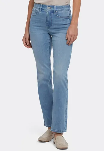 NYDJ Marilyn Gerade Jeans | Heritage Glow - Die Marilyn Straight Jeans von NYDJ vereint Stil und Komfort. Mit hoher Taille und figurenformender Lift Tuck® Technologie bietet sie eine schmeichelhafte Passform. Perfekt für jeden Anlass, mit klassischem Fünf-Taschen-Design und frischem Indigo-Look.