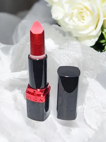 Avon ULTRA CREAMY Lippenstift Farbe Pflege 68 Red 2000 Glanz Cremig SQUALANE