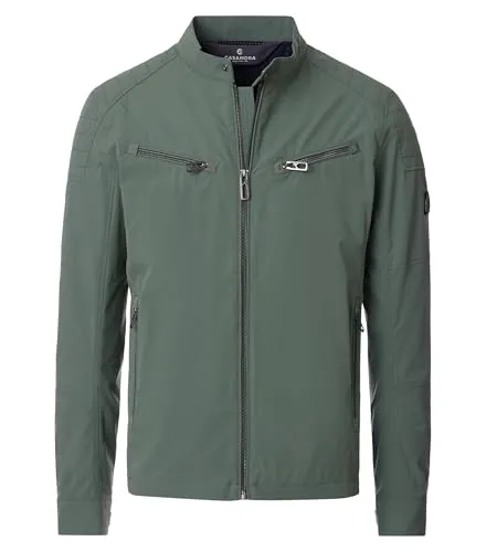 Casa Import Lagerbestand - Grüne Jacke - L 260124 - Vielseitige grüne Jacke mit klassischem Design und robustem Material. Ideal für Freizeit und Outdoor-Aktivitäten. Ausgestattet mit praktischen Reißverschlusstaschen und modischem Logo-Badge.