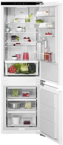AEG Santo TSC7M183EC Einbau-Kühl-\/Gefrier-Kombination - Kühlschrank mit GreenZone-Technologie für lange Frische von Obst und Gemüse. Bis zu 95 % der Vitamine bleiben erhalten und 70 % recycelter Kunststoff unterstützen die Umwelt.