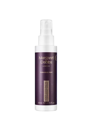 Margaret-Dabbs Foot Cooling + Cleansing Spray 80 ml - Fußpflege-Spray mit kühlender Wirkung, ideal bei heißen oder geschwollenen Füßen. Enthält beruhigende Holunderblüten und antibakterielles Zitronenmyrtenöl für frische Füße.