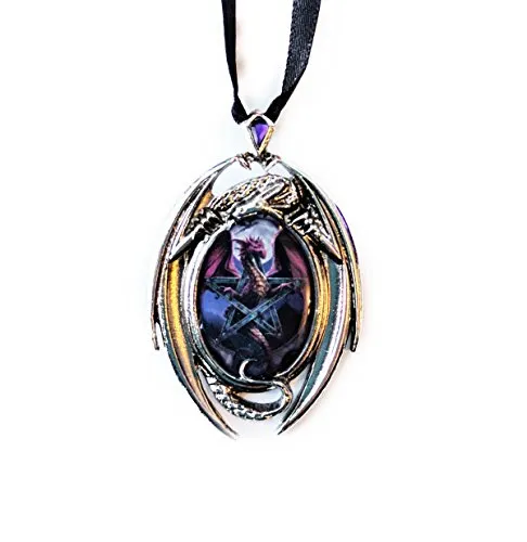 Anne Stokes Lunar Magic Drache Anhänger - Fantasie Schmuckstück in lila, ideal für Drache-Fans und unisex tragbar, perfekt für jede Gelegenheit.