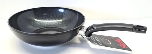 Fissler Ceratal Orbit Wokpfanne 28 cm - Pfanne mit hochwertiger Keramikbeschichtung, ideal für schonendes Braten, hergestellt aus bis zu 60 % recyceltem Aluminium, Made in Germany, geeignet für alle Herdarten inklusive Induktion.