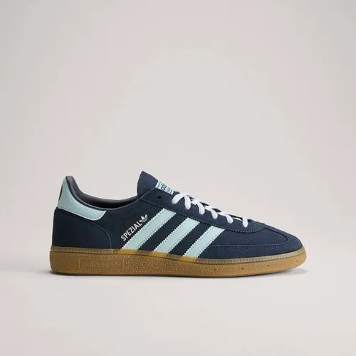 adidas Originals DEUTSCHLAND HANDBALL SPEZIAL SCHUH - Vintage Handballschuh mit hochwertigem Wildleder-Obermaterial, ideal für Streetstyle und Alltag. Die weiche Naturgummi-Außensohle sorgt für Komfort und Grip. Perfekt für jeden Anlass!