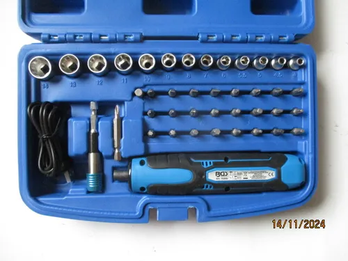 BGS technic Akku-Schraubendreher | inkl. Bit- und Steckschlüssel-Satz - Werkzeug-Sets mit 5 wählbaren Drehmomentstufen für präzise Schraubarbeiten in Holz, Metall und Kunststoff – ideal für filigrane Anwendungen.