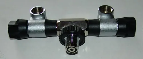 Vorsatzventil Druckluft zwei absperrbaren Abgängen 230bar unter Druck drehbar