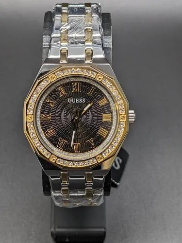 GUESS Watch GW0770L4 - Modische Armbanduhr für Damen - Elegante Damenarmbanduhr mit mehrfarbigem Edelstahlband und schwarzem Zifferblatt. Wasserdicht bis 5 bar, ideal für jeden Anlass. Inklusive Geschenkbox und 2 Jahre Garantie.