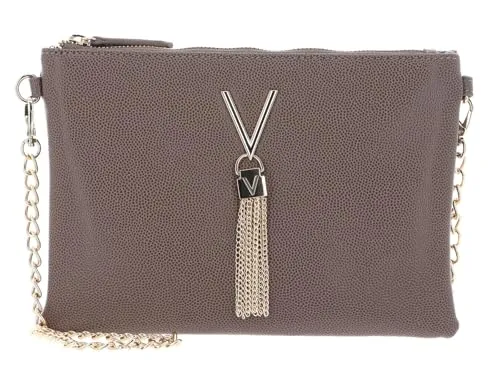 Valentino Divina Clutch Taupe – Vielseitige Umhängetasche - Die VALENTINO Divina Clutch in Taupe ist der ideale Begleiter für Partys. Praktisch, mit Platz für Essentials und wandelbar als Umhängetasche oder Clutch. Maße: 25,5 x 18 x 1 cm.