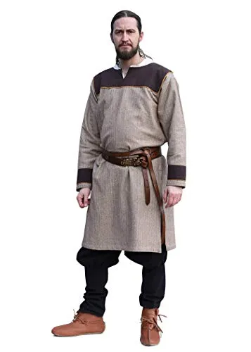 Battle-Merchant - Wikinger Tunika Ove - Baumwoll Hemd mit Fischgrätmuster - Mittelalter Gewandung für LARP (Braun/XL)