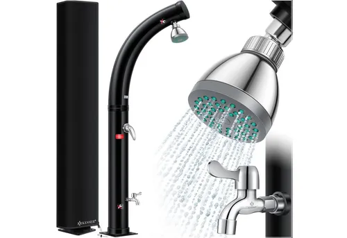 KESSER Solardusche 20 Liter mit Schutzhaube - Gartendusche in elegantem Schwarz, ideal für den Garten, bietet 20 Liter warmes Wasser durch Solarenergie und ist mit einer praktischen Duschablage ausgestattet.