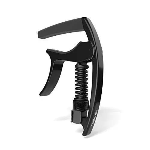 Daddario Capo Tri-Action PW-CP-09 - Zubehör für Gitarre & Bass, ultraleichter Kapodaster mit Ein-Hand-Bedienung und integriertem Plektrenhalter, ideal für Western- und E-Gitarren.