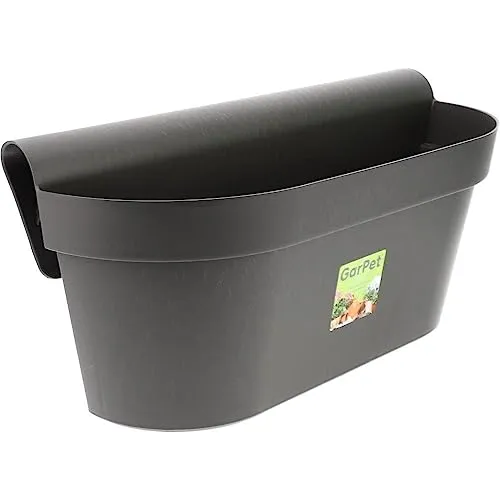 GarPet Geländerkasten Balkon mit Wasserspeicher - Garten-Zubehör für Geländer bis 5 cm Breite, mit verstärkter Halterung und Wasserspeicher für gesunde Pflanzen, robust und UV-beständig für jahrelange Nutzung.