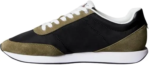 Calvin Klein Jeans RETRO RUNNER ESS MIX MAT Sneaker - Sportlicher Runner-Sneaker in Schwarz mit seitlichem CK-Logo, ideal für Freizeit und Alltag. Komfortable Textil-Innensohle und rutschhemmende Gummisohle für besten Halt.