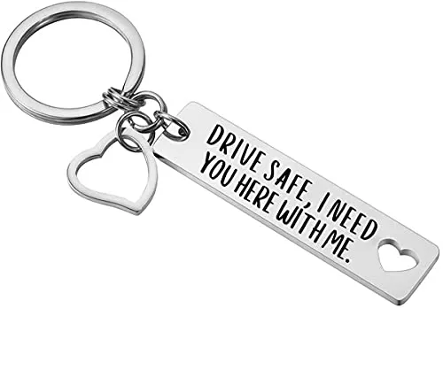PREMIUM Schlüsselanhänger mit edler Gravur - Drive safe, I need you here with me - Fahr vorsichtig Keychain mit Herz als Glücksbringer und Schutzengel für deinen Lieblingsmensch graviert (Silber)