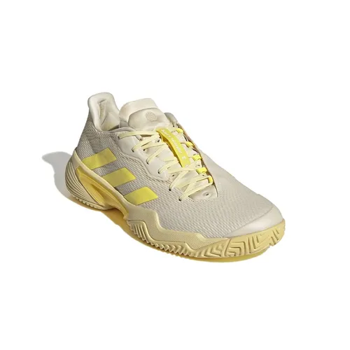 adidas Performance Barricade Allcourt Herren Tennisschuh - Stabiler Tennisschuh aus recycelten Materialien, ideal für Sand- und Hartplätze. Mit Bounce Zwischensohle für Komfort und optimalem Sitz dank innovativem Schnürsystem.