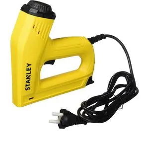 Stanley Elektrotacker 6-TRE550 - Tacker für Nägel (12-15 mm) und Klammern (6-14 mm), ergonomisch und ideal für Innenausbau und Polsterarbeiten. Mit 100 Klammern oder 60 Nägeln Kapazität und komfortablem Nachlademechanismus.