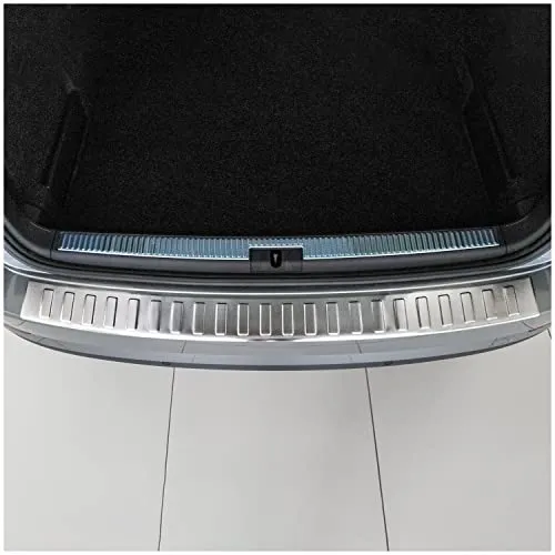 teileplus24 L666 Ladekantenschutz aus V2A Edelstahl für Skoda Superb 3 Facelift 2019-2023 - Hochwertiger Ladekantenschutz aus 0,7 mm starkem V2A Edelstahl, passgenau für Skoda Superb 3 Facelift. Einfache Montage mit 3M Spezialklebeband, schützt vor Schäden und verleiht Ihrem Fahrzeug eine edle Optik.