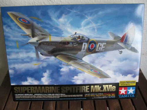 Tamiya Supermarine Spitfire Mk. XVIe 1:32 *NEU* - Flugzeuge, detailgetreuer Bausatz im Maßstab 1:32 für Modellbau-Enthusiasten und Liebhaber historischer Flugzeuge.