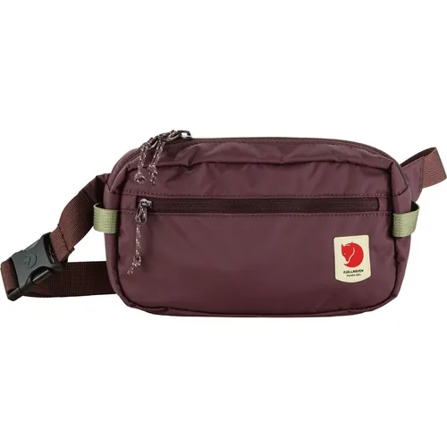 Fjällräven High Coast Hip Pack blackberry (424) ONESIZE - Hüfttasche aus 100% recyceltem, wasserdichtem Polyamid, leicht und kompakt, ideal für Reisen und Abenteuer mit praktischen Fächern zur Organisation.