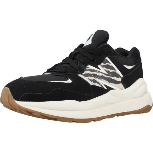 New Balance Sneaker 5740 in Schwarz, Größe 38 - Stylische Sneaker von New Balance, Modell 5740 in Schwarz, Größe 38. Ideal für modebewusste Damen, die Komfort und Trend vereinen möchten.