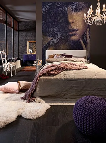 Komar Vlies Fototapete LACE | 184 x 248 cm - Hochwertige Tapete aus deutschem Qualitätsvlies, umweltfreundlich und geruchsfrei. Perfekt für Schlafzimmer mit romantischem Frauengesicht-Design und einfacher Montage.