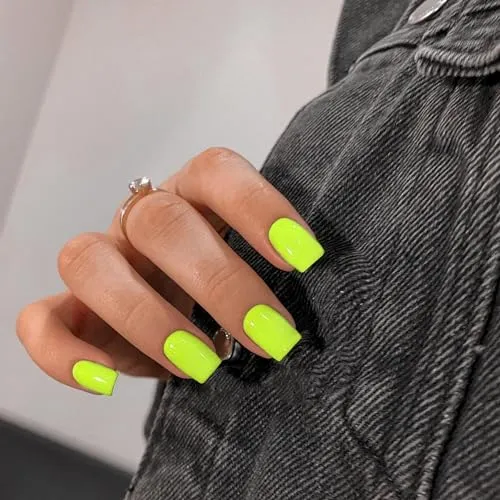 KQueenest Neon Grün Press On Nails Kurz Eckig - Künstliche Nägel zum Aufkleben Kurz, Natürlich Einfarbig Fake Nails Fingernägel zum aufkleben, Glänzende Gel Full Cover Acryl Nägel für Frauen, 24 Stück