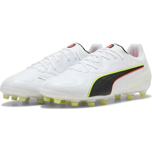 PUMA Herren Fußball-Rasenschuhe KING 20 PRO FG/AG – Optimaler Halt und Komfort - Erlebe unvergleichliches Ballgefühl und Kontrolle mit den PUMA KING 20 PRO. Die innovative Slip-on-Konstruktion und dynamisches Schnürsystem bieten perfekten Sitz, ideal für feste Böden und Kunstrasen.