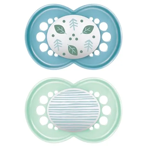 MAM Schnuller, ab 6 Monaten, mit symmetrischem Sauger, flach und flexibel, aus weichem Silikon, leicht anzunehmen, mit selbststerilisierender Box, Original, Hellblau, 2 Stück