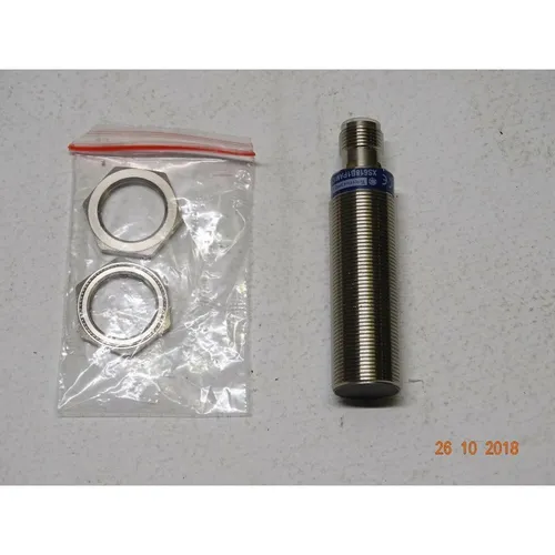 XS618B1PAM12 Induktiver Näherungssensor M18 - 74 mm - Näherungssensor mit präzisem Erfassungsbereich, ideal für industrielle Anwendungen und automatisierte Systeme.