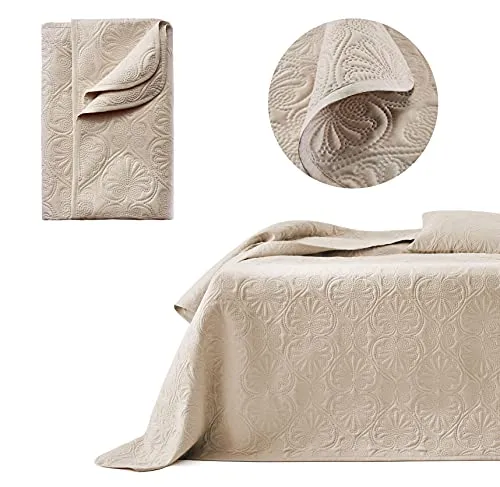 ROOM99 Leila Elegante Tagesdecke in Beige 240 x 260 cm Vielseitige Wohndecke als Bettüberwurf oder Sofaüberwurf Überwurfdecke für Bett und Sofa Steppdecke Stil Ideal als Bedspread