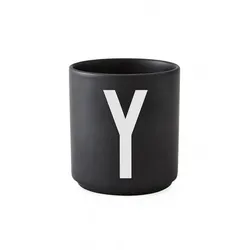 Porzellanbecher Schwarz Y – Eleganter Kaffeebecher in schwarz von DESIGN LETTERS