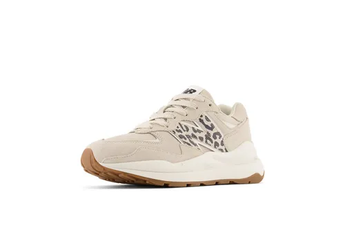 New Balance 5740 Sneaker grau 41 EU - Sportliche Sneakers in Größe 41, Farbe TIMBERWOLF/BLACK APB. Aus robustem Leder und Mesh gefertigt, ideal für den Alltag und modische Akzente.