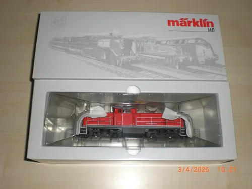 Märklin 39900 H0 Diesellokomotive Baureihe 294 - Modelleisenbahn: Präzise Nachbildung der Baureihe 294 mit digitalem Decoder mfx+ und umfangreichen Licht- und Soundfunktionen für ein realistisches Fahrerlebnis.