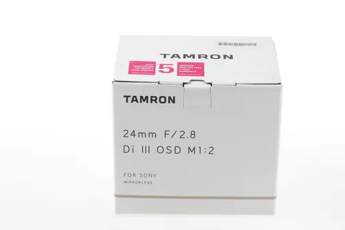 Tamron 24mm F/2.8 Di III OSD - Lichtstarkes Objektiv für Sony E-Mount - Objektiv für Sony E-Mount, leicht und kompakt mit nur 215 g, bietet exzellente Abbildungsleistung und eine Naheinstellgrenze von nur 12 cm.