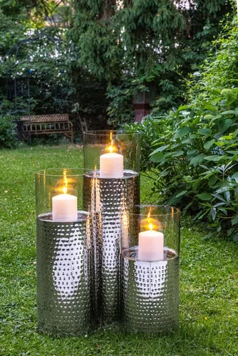 Hermann Bauer Boden-Windlicht gehämmert aus Edelstahl - Elegantes Windlicht aus hochglanzpoliertem, gehämmertem Edelstahl (H 49 cm, Ø 24 cm) für stimmungsvolles Licht drinnen und draußen. Abnehmbarer Glaszylinder für einfache Handhabung.