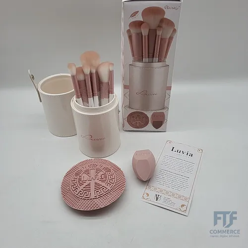 Make-up-Pinsel-Set – 7-teilig mit Reinigungsmatte & Blender-Schwamm - Hochwertiges 7-teiliges Pinselset in Rosa, inklusive Reinigungsmatte und Blender-Schwamm für ein perfektes Make-up-Ergebnis auf allen Hauttypen.