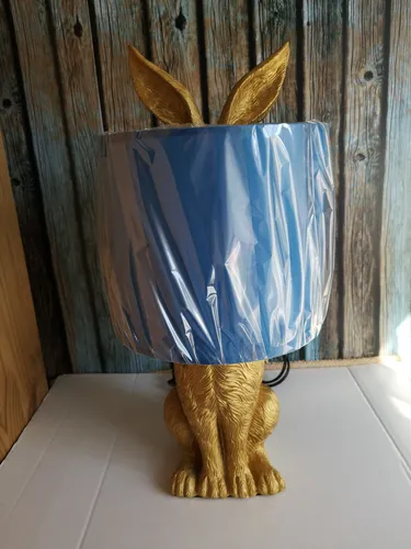 Tischleuchte Hase 42 cm - Goldene Deko-Lampe für jeden Raum - Elegante Tischlampe in Hasenform, ideal für Nachttische oder Fensterbänke. Stilvolle Art déco-Optik und hochwertige Verarbeitung aus Polyresin. Ein Blickfang für Ihr Zuhause!