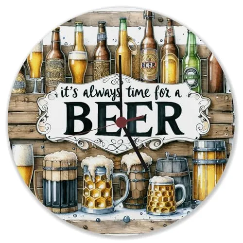 Bier Wanduhr mit Spruch It's Always time for a Beer Verschiedene Biere auf hölzernem Hintergrund Trinken Biertrinker