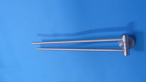 Smedbo Home schwenkbare Handtuchstange HS326 - Eleganter Handtuchhalter aus verchromtem Messing, ideal für jedes Badezimmer. Schwenkbar und platzsparend für mehr Flexibilität.